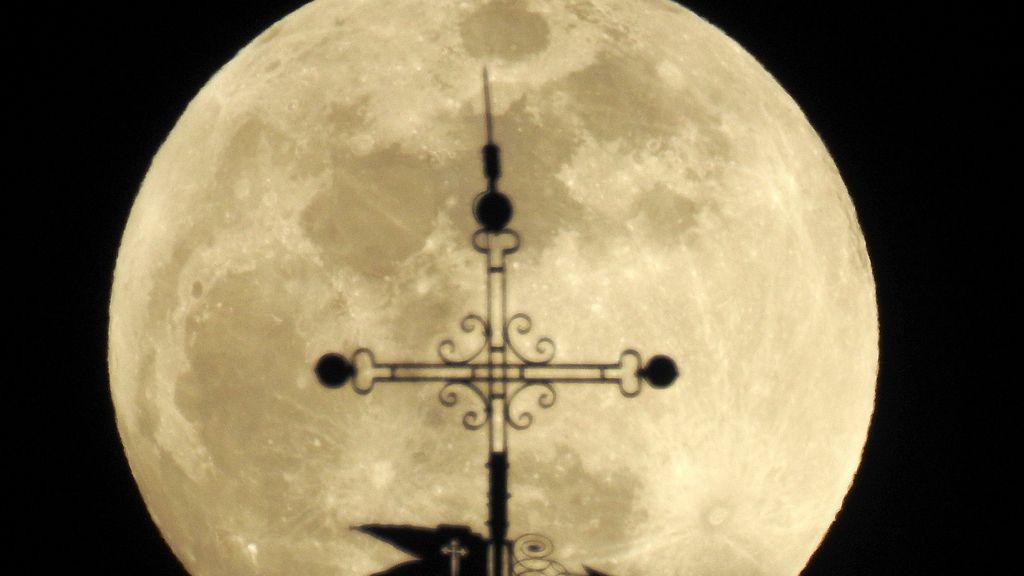 Luna de nieve vista desde España