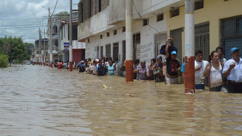110.000 personas abandonan sus viviendas en Perú por las inundaciones