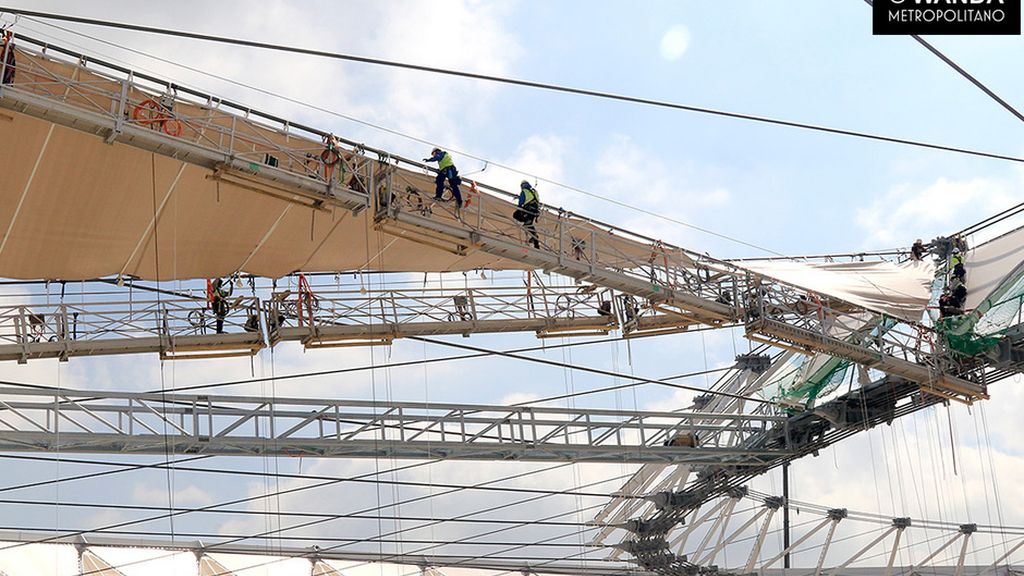 ¡Trabajo de altura! El nuevo estadio del Atlético ya tiene cubierta