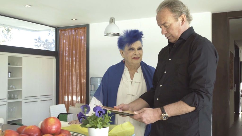 El extraño regalo de Lucía Bosé a Bertín Osborne: "Una mariconada que hago yo"