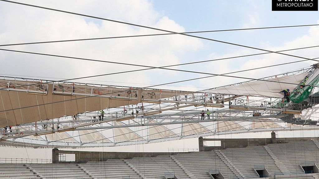 ¡Trabajo de altura! El nuevo estadio del Atlético ya tiene cubierta