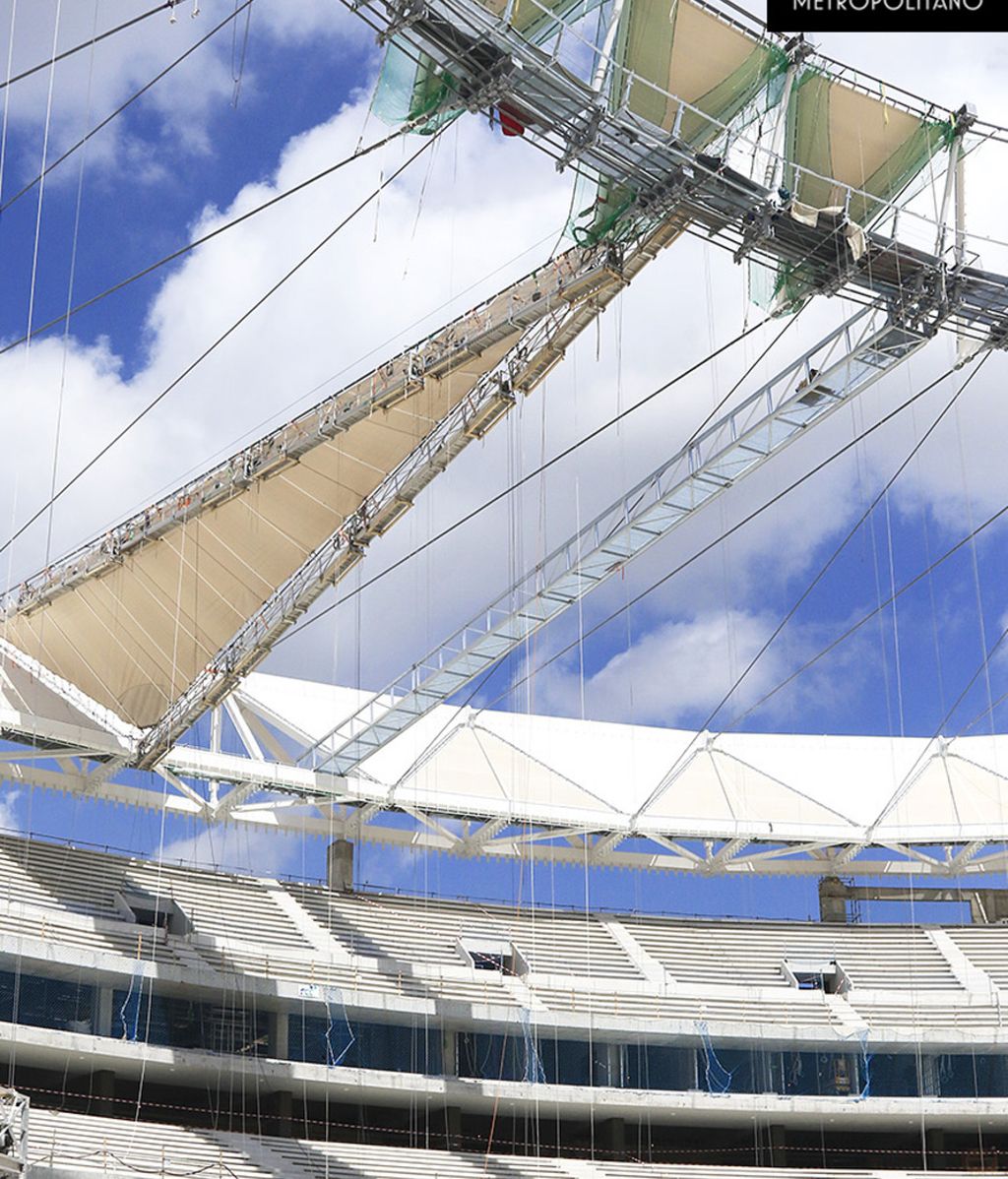 ¡Trabajo de altura! El nuevo estadio del Atlético ya tiene cubierta