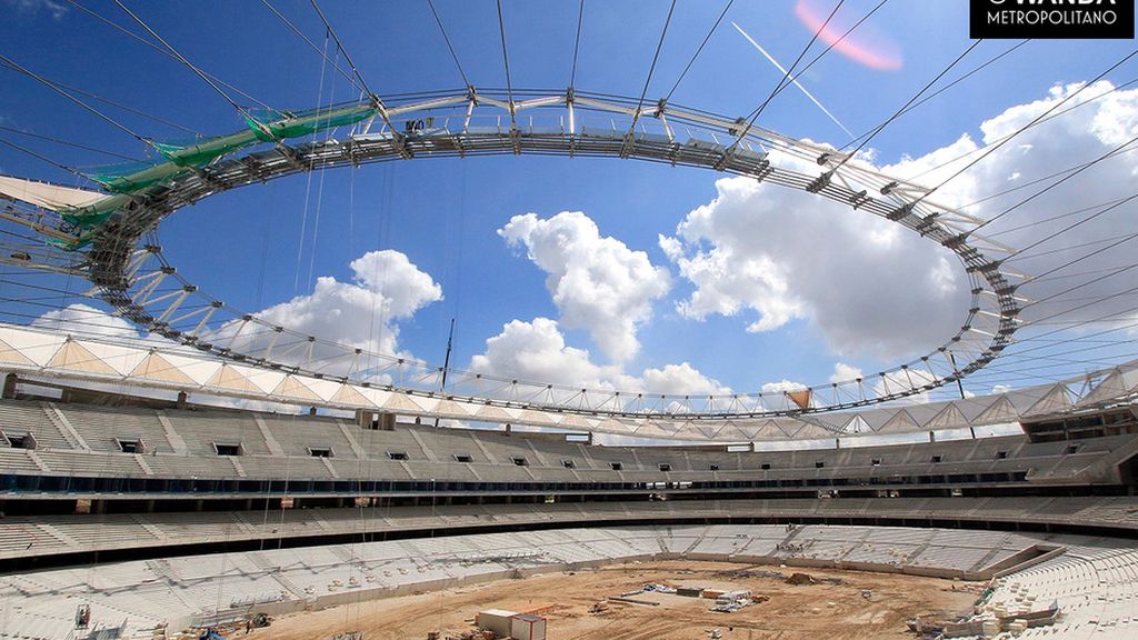 ¡Trabajo de altura! El nuevo estadio del Atlético ya tiene cubierta