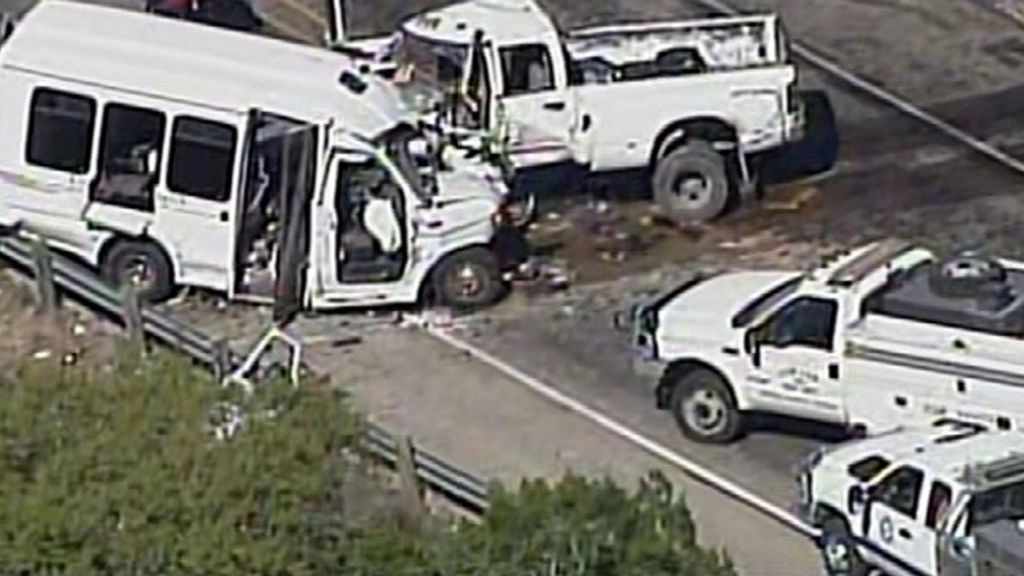 Brutal impacto entre un minibús y una furgoneta deja al menos 13 muertos en Texas