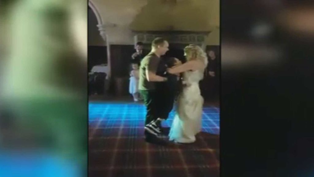 La novia que abre el baile de su boda con su hijo con parálisis cerebral