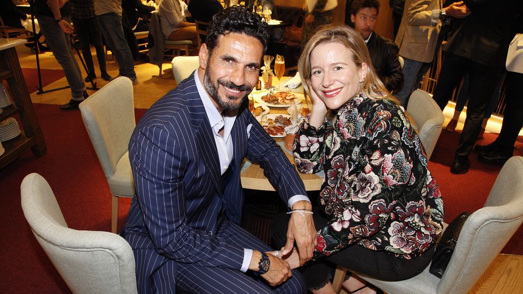 Óscar Higares disfrutó del desfile al lado de María León