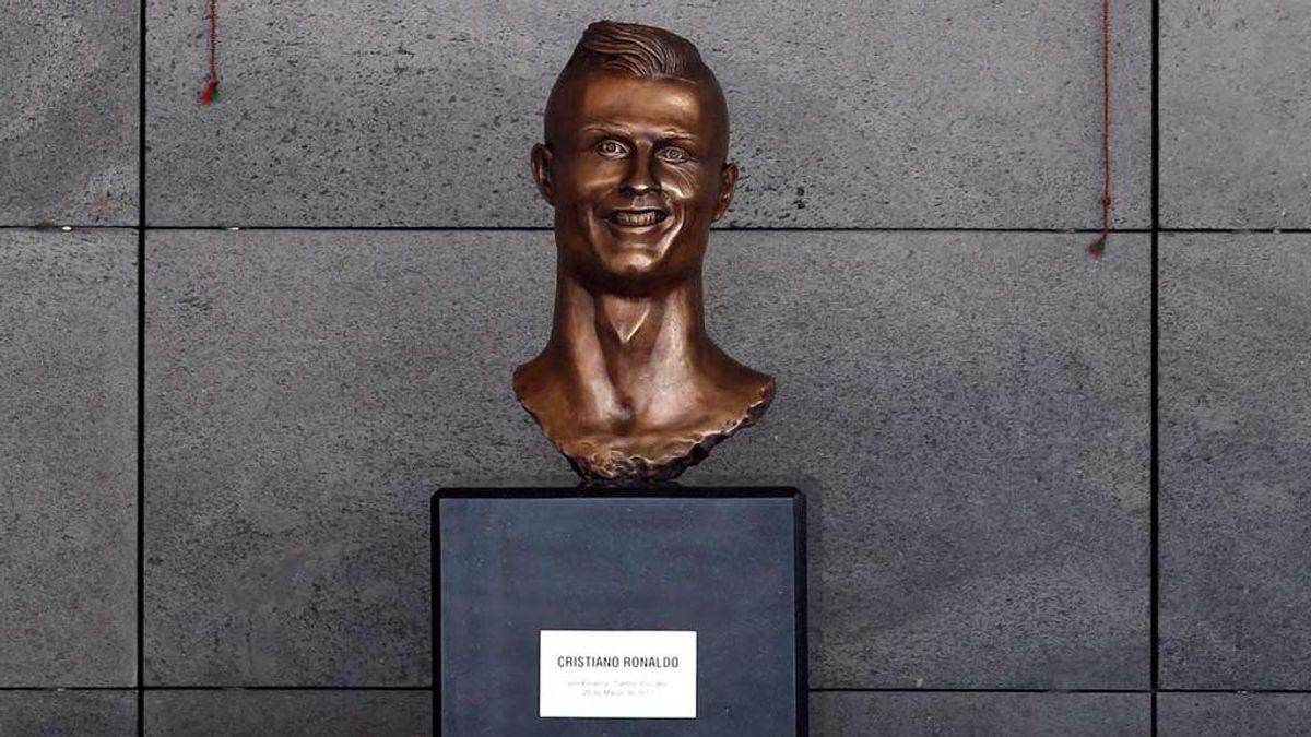 Dientes raros, demasiado maquillaje, mucha ‘voluminosidad’… ¿Qué pasa con las estatuas de Cristiano?