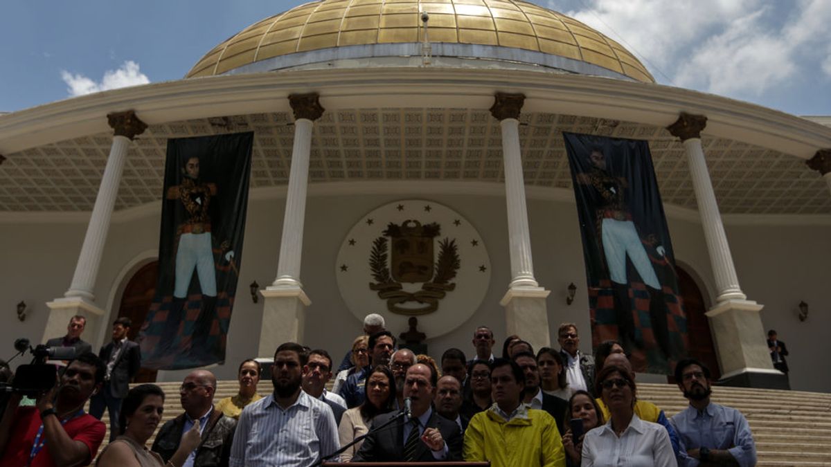 El Parlamento acusa a Maduro de dar un "golpe de Estado"