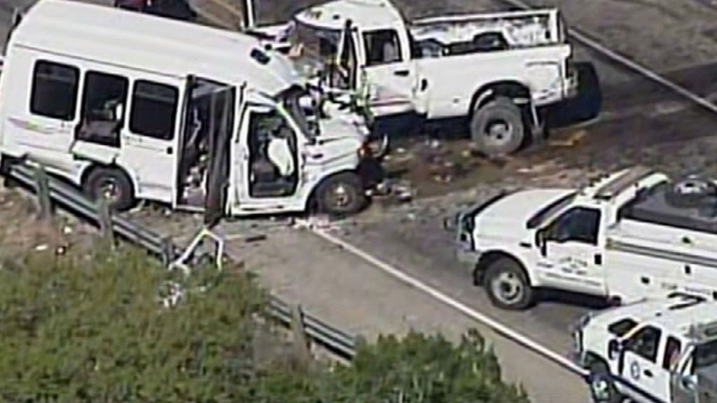 Brutal impacto entre un minibús y una furgoneta deja al menos 13 muertos en Texas