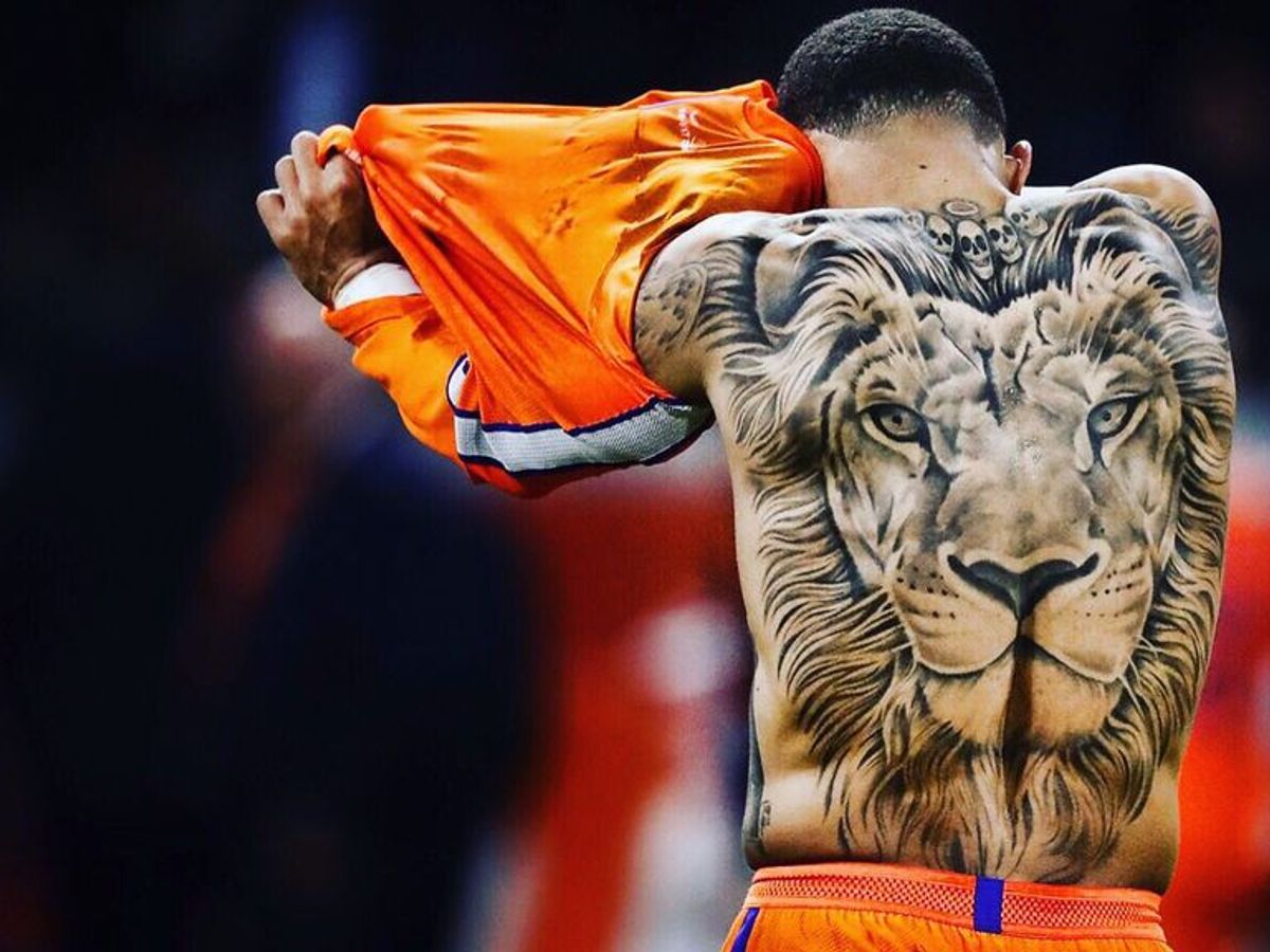 El tatuaje más salvaje del fútbol hace 'flipar' a los hinchas del Lyon