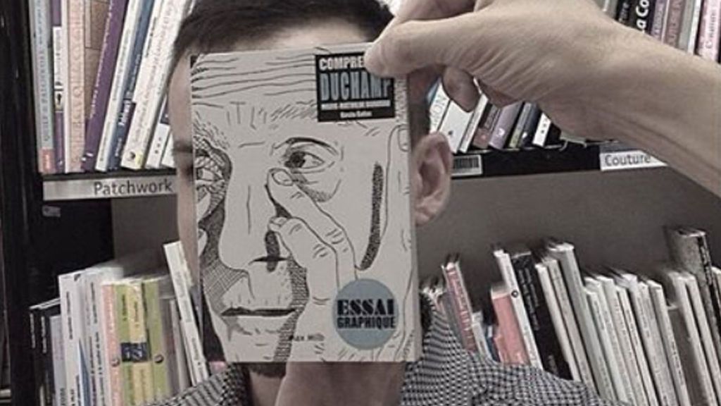 Clientes y portadas: original ‘bookface’ de una librería francesa