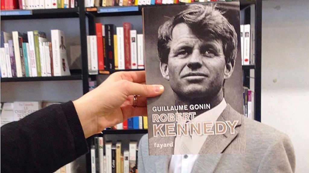 Clientes y portadas: original ‘bookface’ de una librería francesa