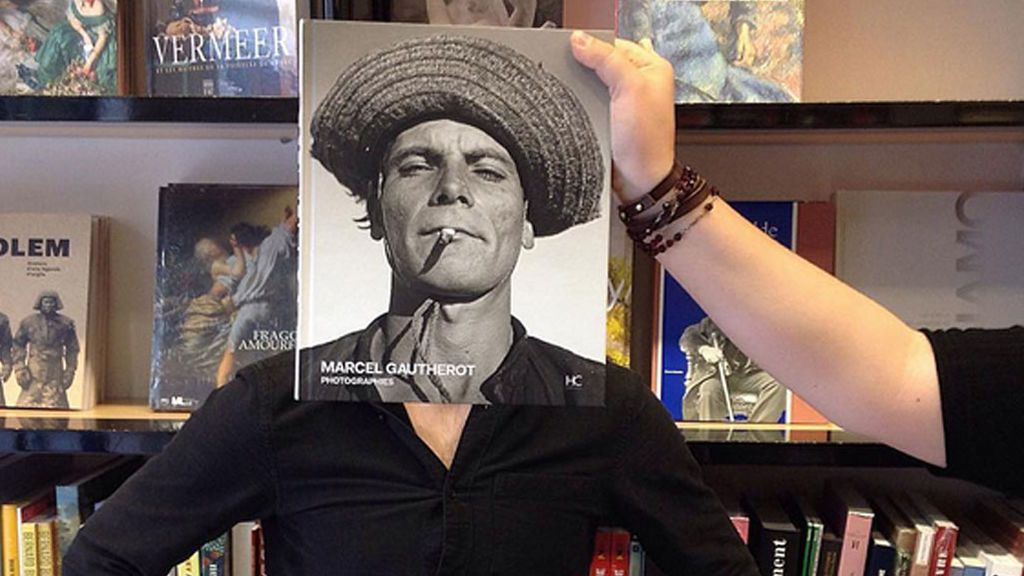 Clientes y portadas: original ‘bookface’ de una librería francesa