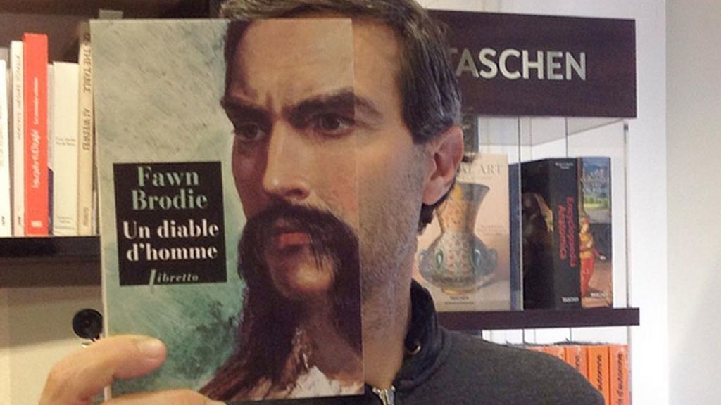 Clientes y portadas: original ‘bookface’ de una librería francesa