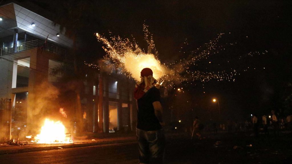 Protestas frente al Congreso de Paraguay