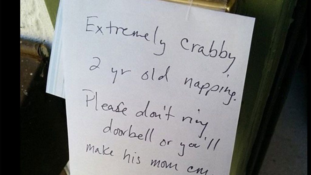 Diez mensajes para el repartidor con los que te partirás de risa