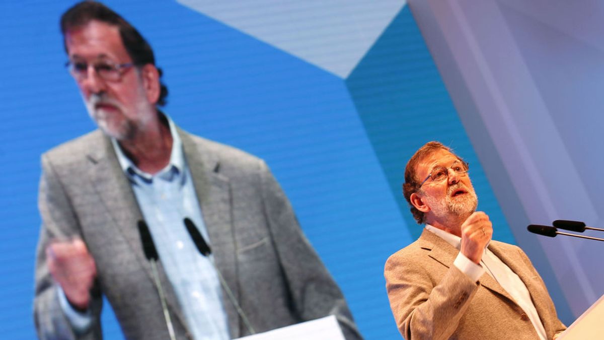 Rajoy pide "desconfiar de los adanes que se creen que hasta llegaron ellos no había nada"