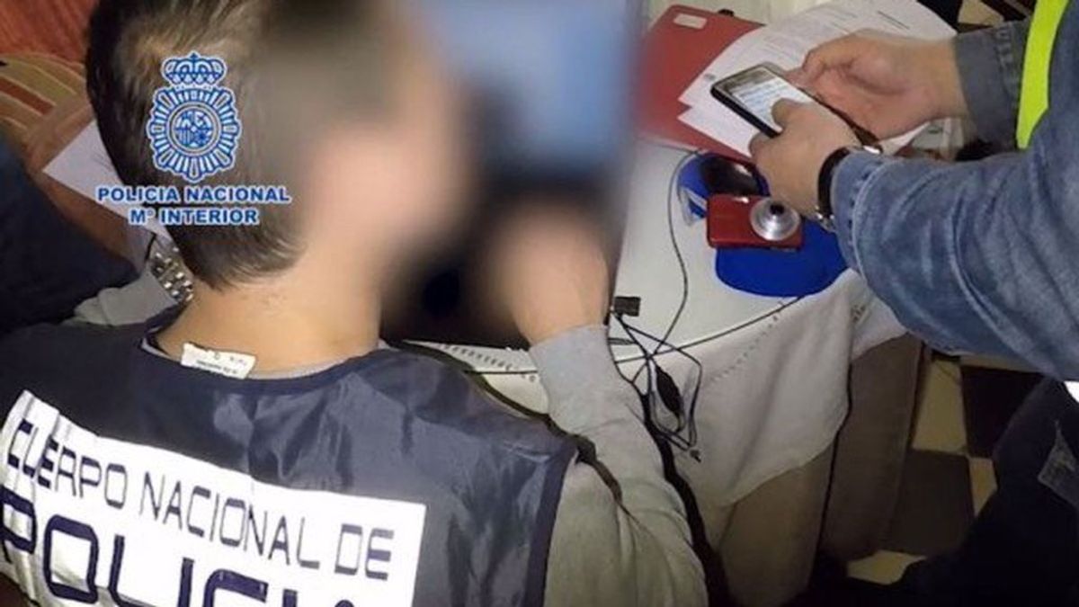 Detenido un monitor de baloncesto de 25 años con material pedófilo en su equipo informático