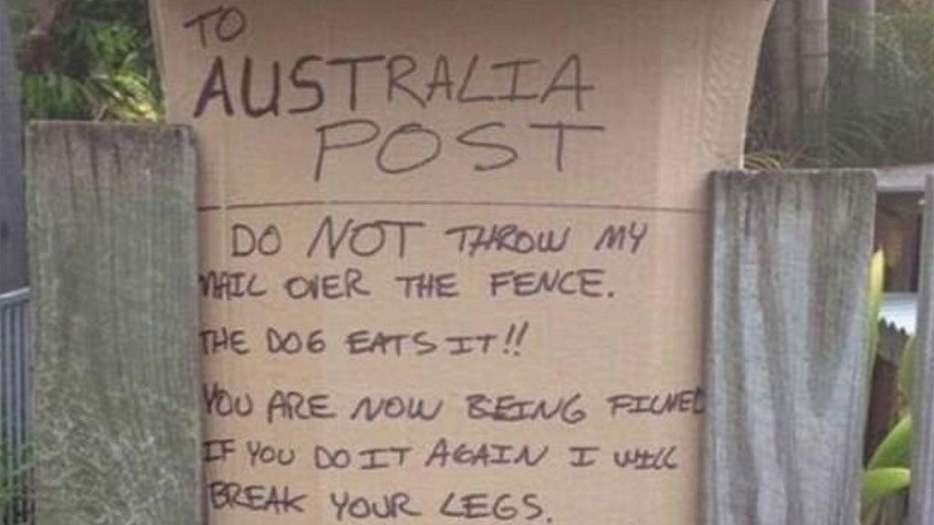 Diez mensajes para el repartidor con los que te partirás de risa