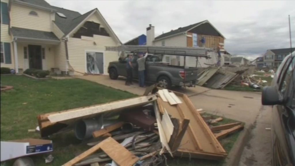 El paso de un tornado en Virginia destroza una treintena de hogares
