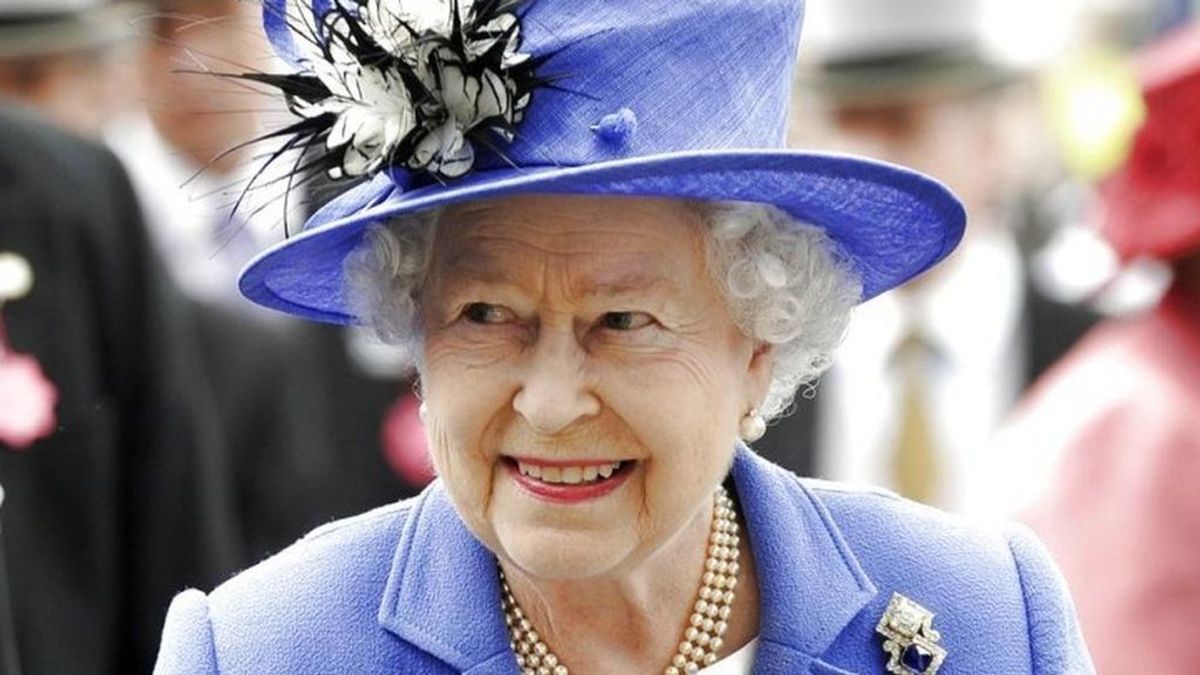 Oferta de trabajo: 27.000 euros al año por diseñar cojines para la reina de Inglaterra