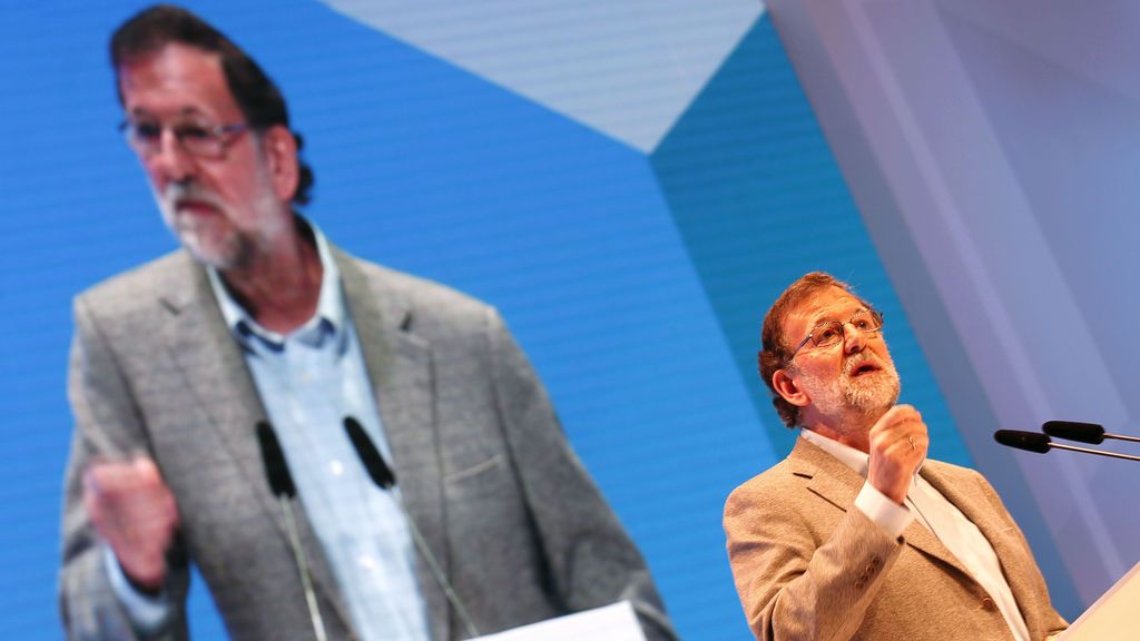 Rajoy: "Desconfiar de los adanes que se creen que hasta que llegaron ellos no había nada"