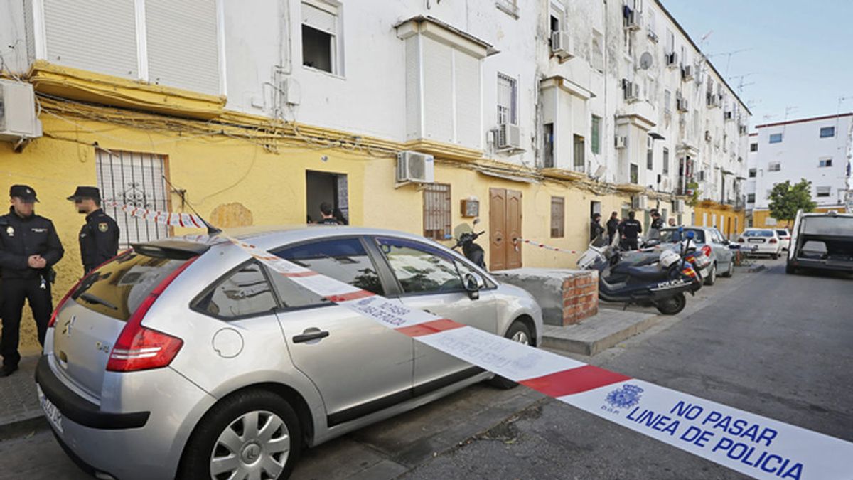 Localizan el cadáver de una mujer de 41 años apuñalada en su domicilio de Sevilla