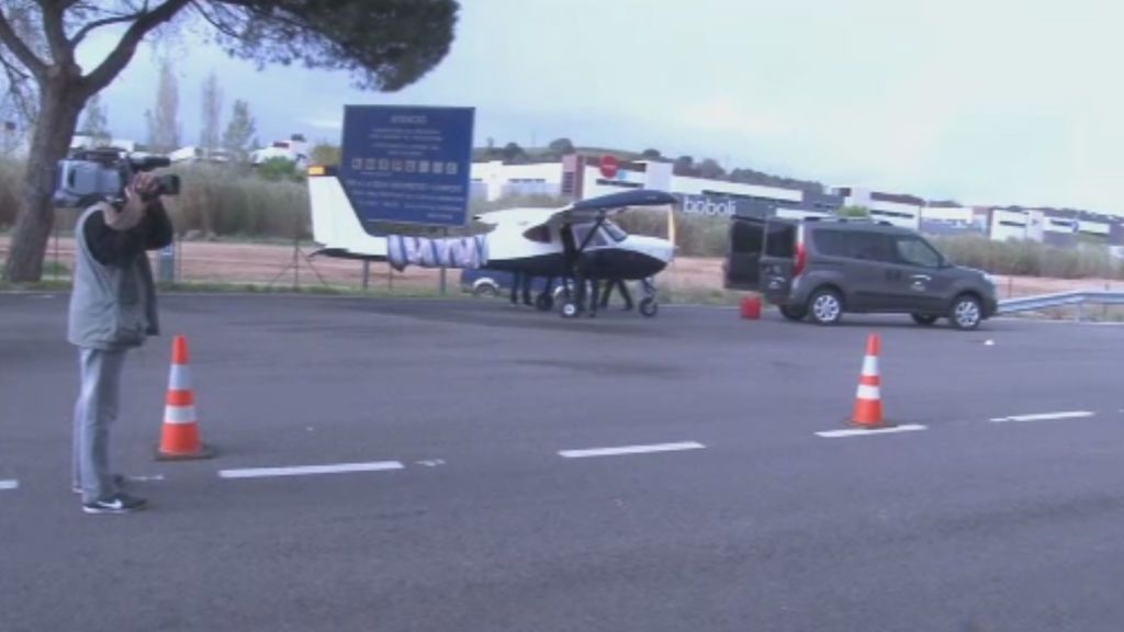 Un fallo en el motor obligó a aterrizar de emergencia en una autopista de Barcelona