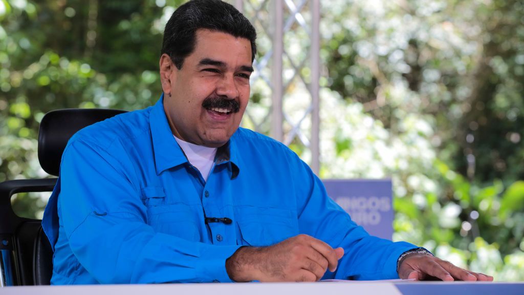 Maduro pide "respeto" para la "revolución" que vive Venezuela