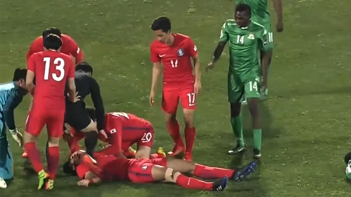 ¡Pelos de punta! Lee Sang-Min se parte el cuello en un salto al balón y su compañero le salva la vida ¡Pelos de punta! Lee Sang-Min se parte el cuello en un salto al balón y su compañero le salva la vida