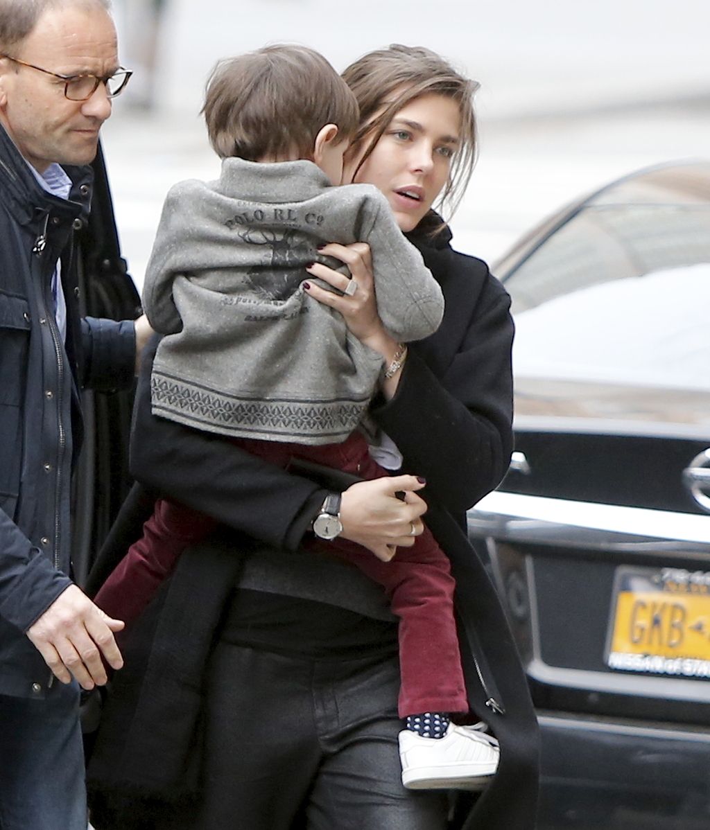 Nueva York 'mon amour': Carlota Casiraghi, de viaje con su nuevo novio y su hijo