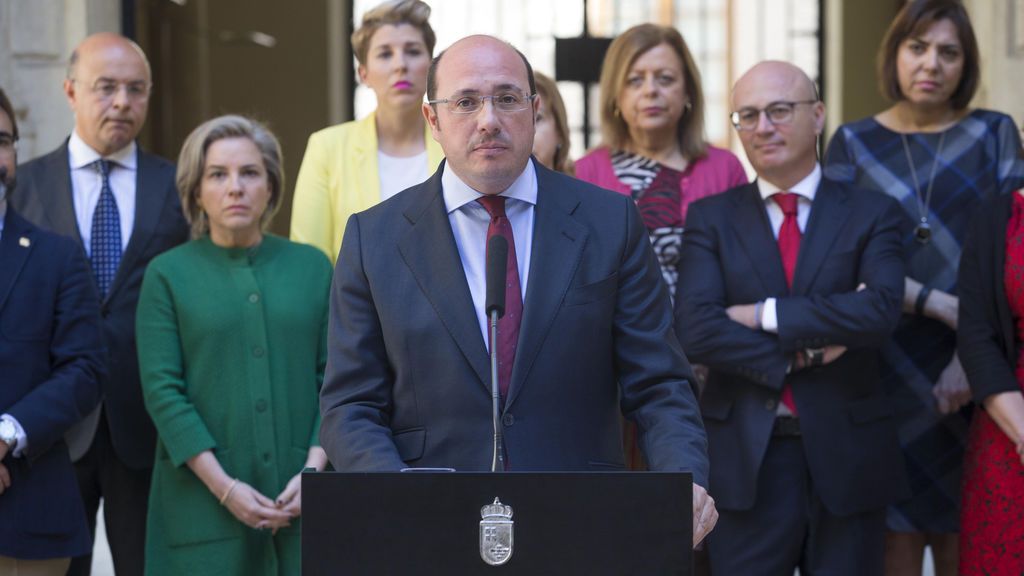 El presidente de Murcia dimite para evitar un gobierno tripartito