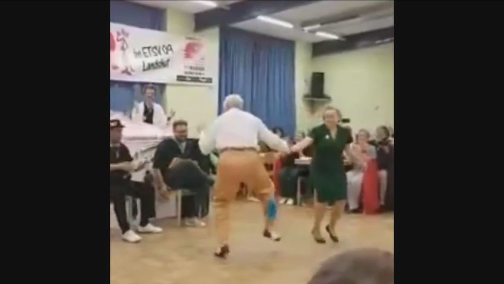 Una pareja de ancianos que lleva 60 años bailando juntos arrasa con su último baile