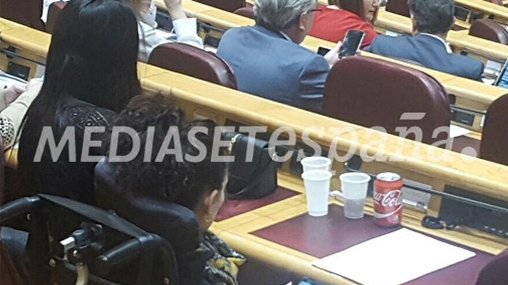 ¿Por qué es noticia que Ramón Espinar beba Coca Cola en el Senado?
