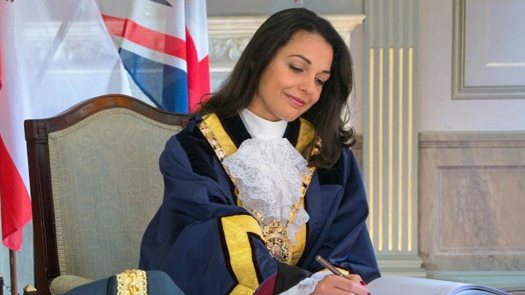 Una alcaldesa 'miss' en Gibraltar