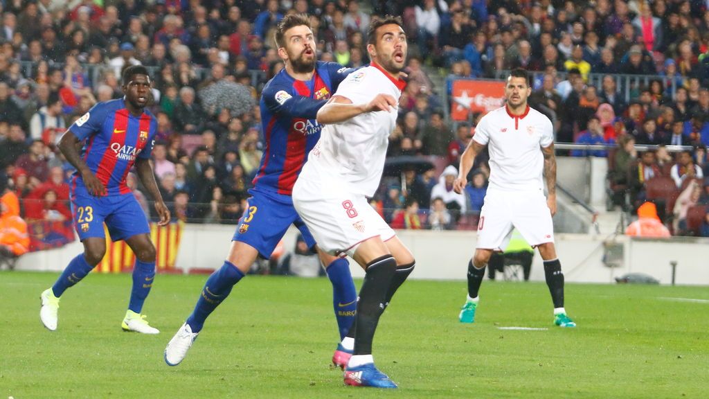 El Camp Nou ovacionó a Piqué en su reencuentro tras la rajada del Madrid