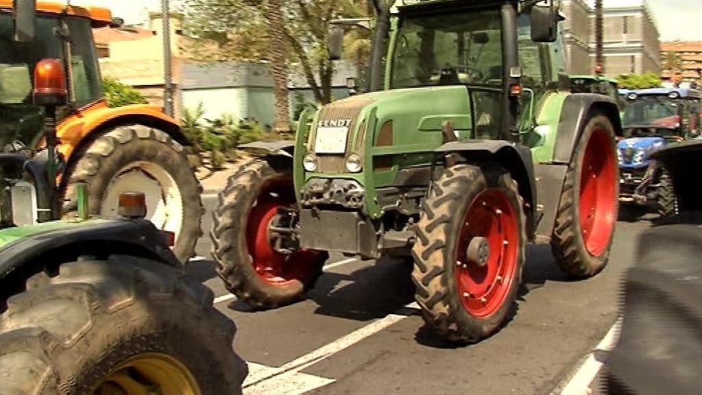 La tractorada de Murcia colapsa la ciudad y arranca una oferta de diálogo