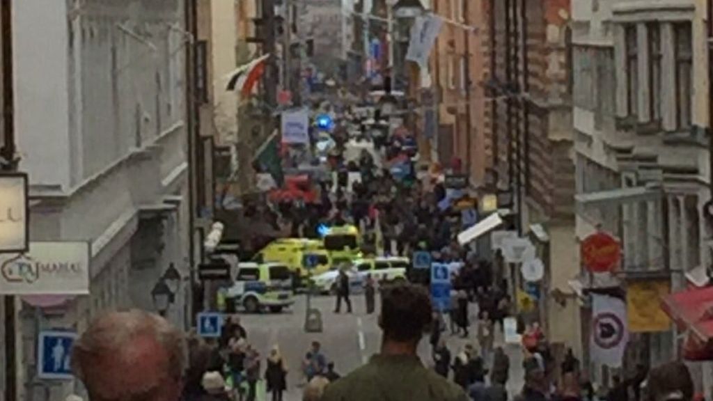 Un camión atropella a varias personas en el centro de Estocolmo