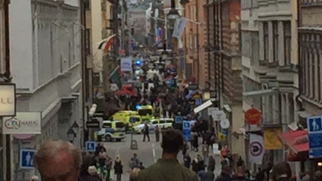 Un camión atropella a varias personas en Estocolmo