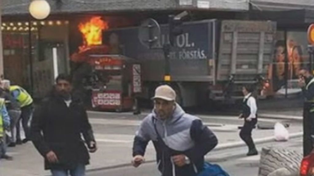 Encuentran una bomba casera sin detonar dentro del camión del atentado de Estocolmo