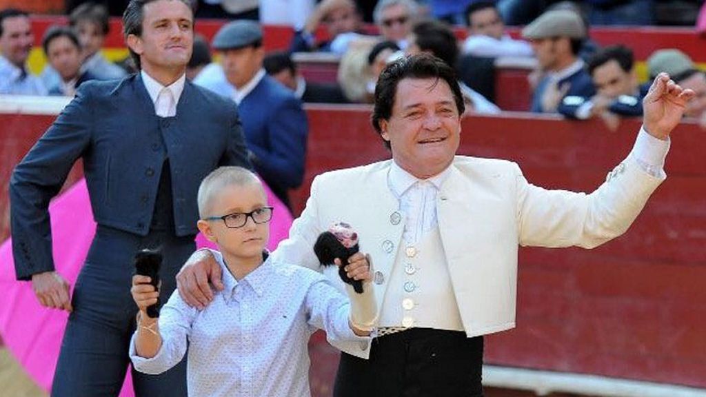 Se cuelan mensajes de odio en el adiós a Adrián, el niño que quiso ser torero