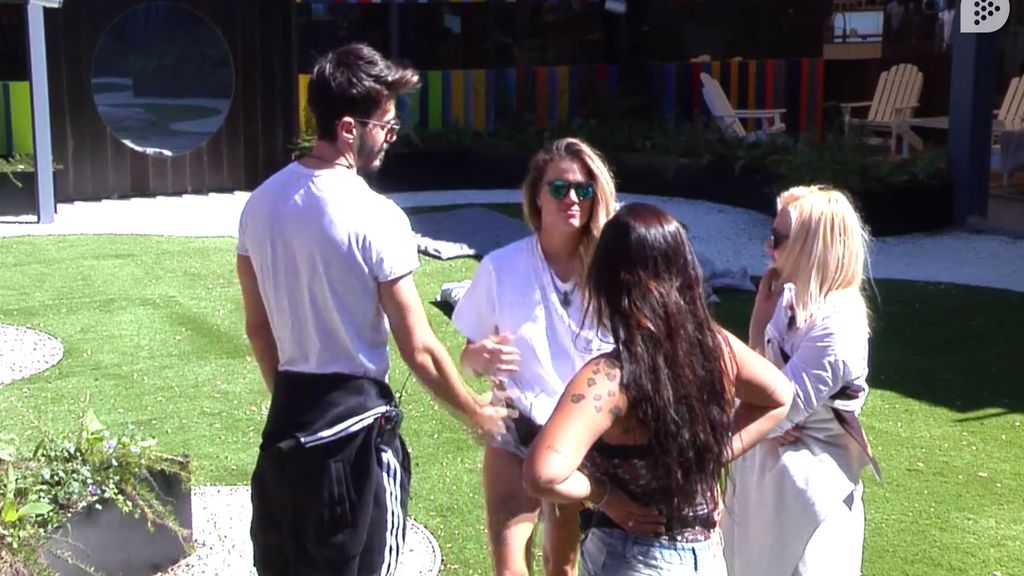 La cara de Alyson lo dice todo...