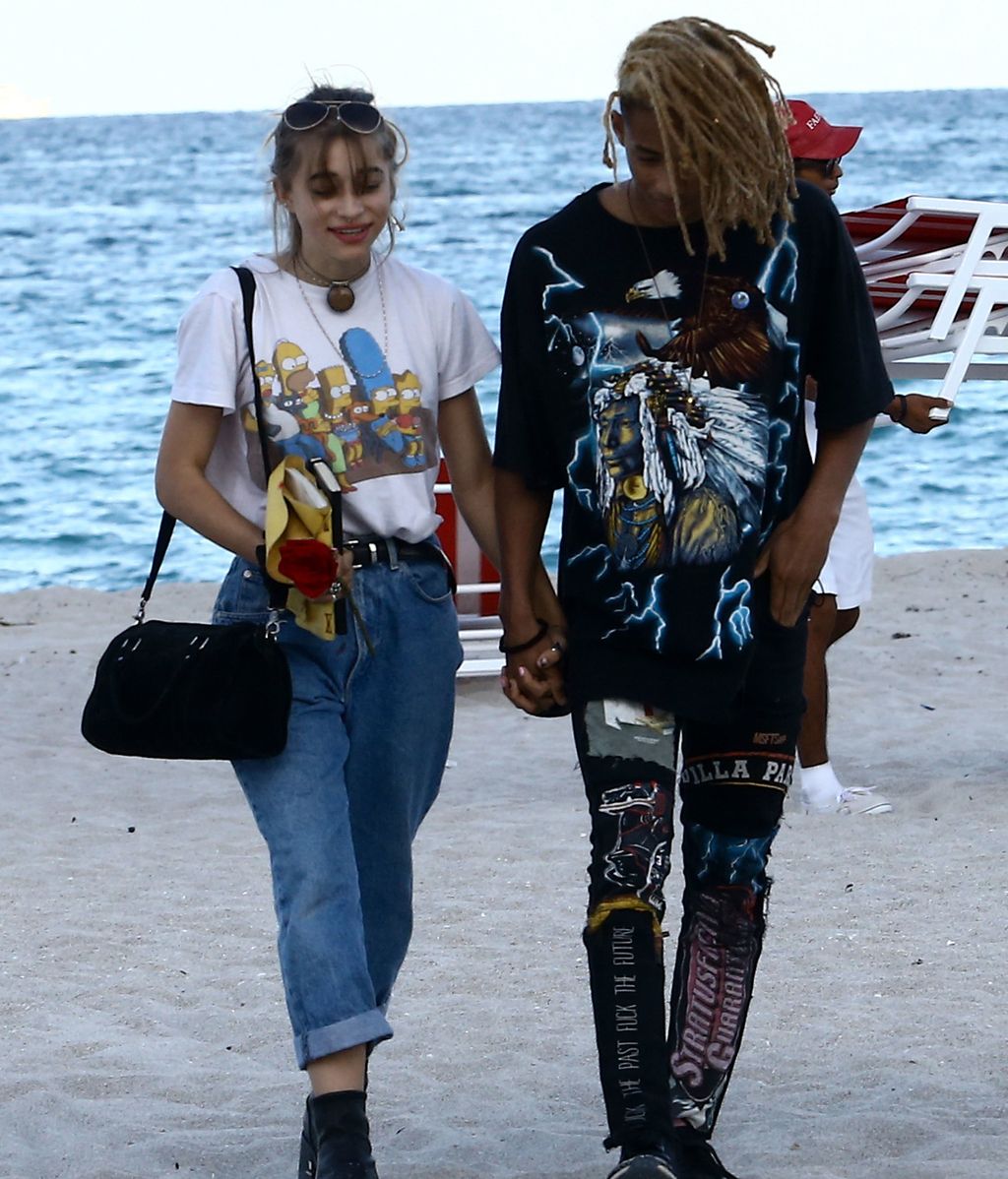Pillada en la playa: Jaden Smith y su chica disfrutan en las tumbonas