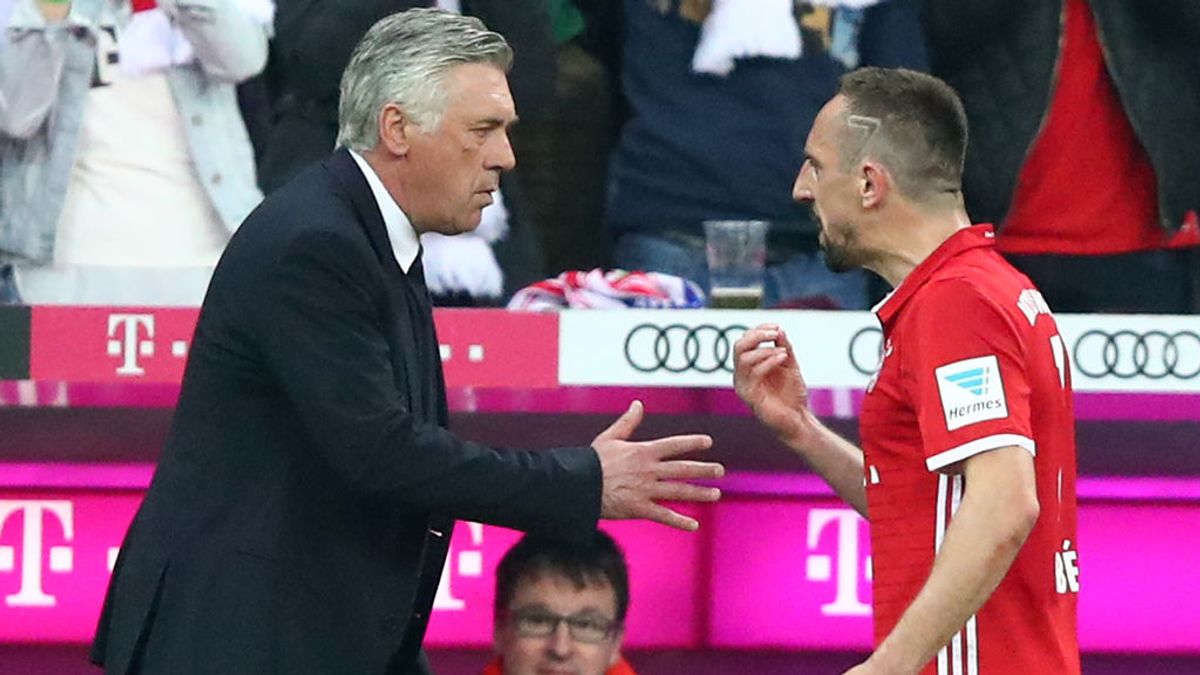 Ribery se enfada tras ser sustituido y Ancelotti se disculpa con un beso ¡Momentazo! Ribery se enfada tras ser sustituido y Ancelotti se disculpa con un beso ¡Momentazo!