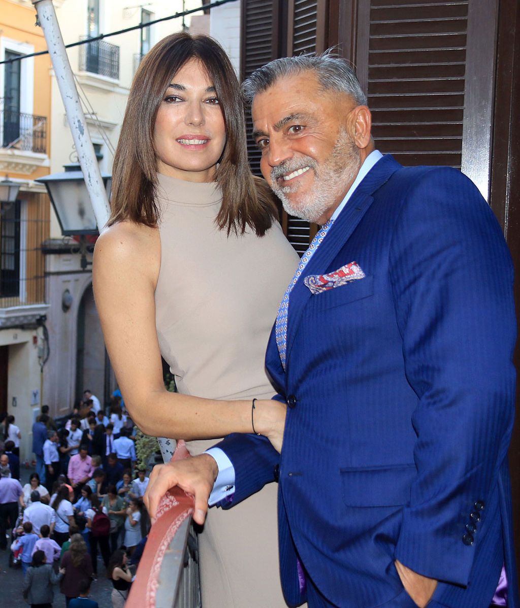 Raquel Revuelta junto a un amigo