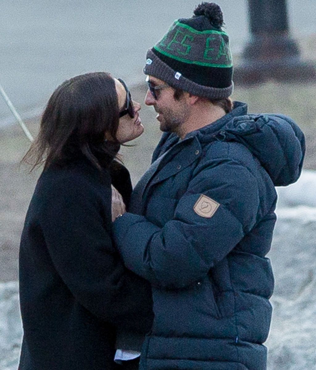irina shayk bradley cooper beso