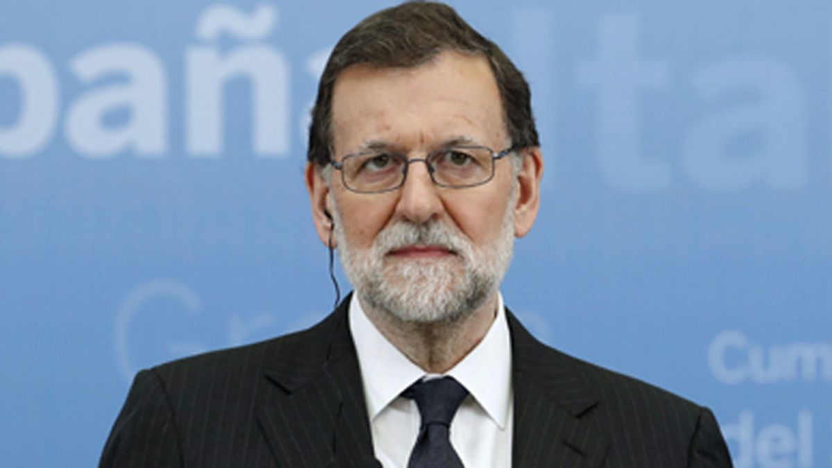 Rajoy, pendiente del estado del futbolista español Marc Bartra tras la explosión