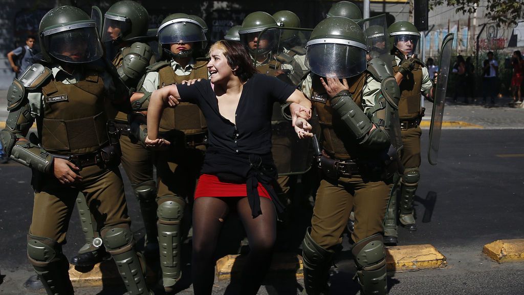 Violenta protesta de los estudiantes chilenos contra la reforma educativa