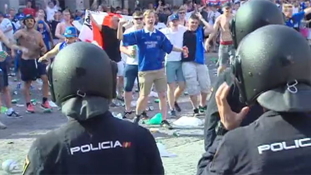 Los ultras del Leicester toman la Plaza Mayor y provocan graves disturbios