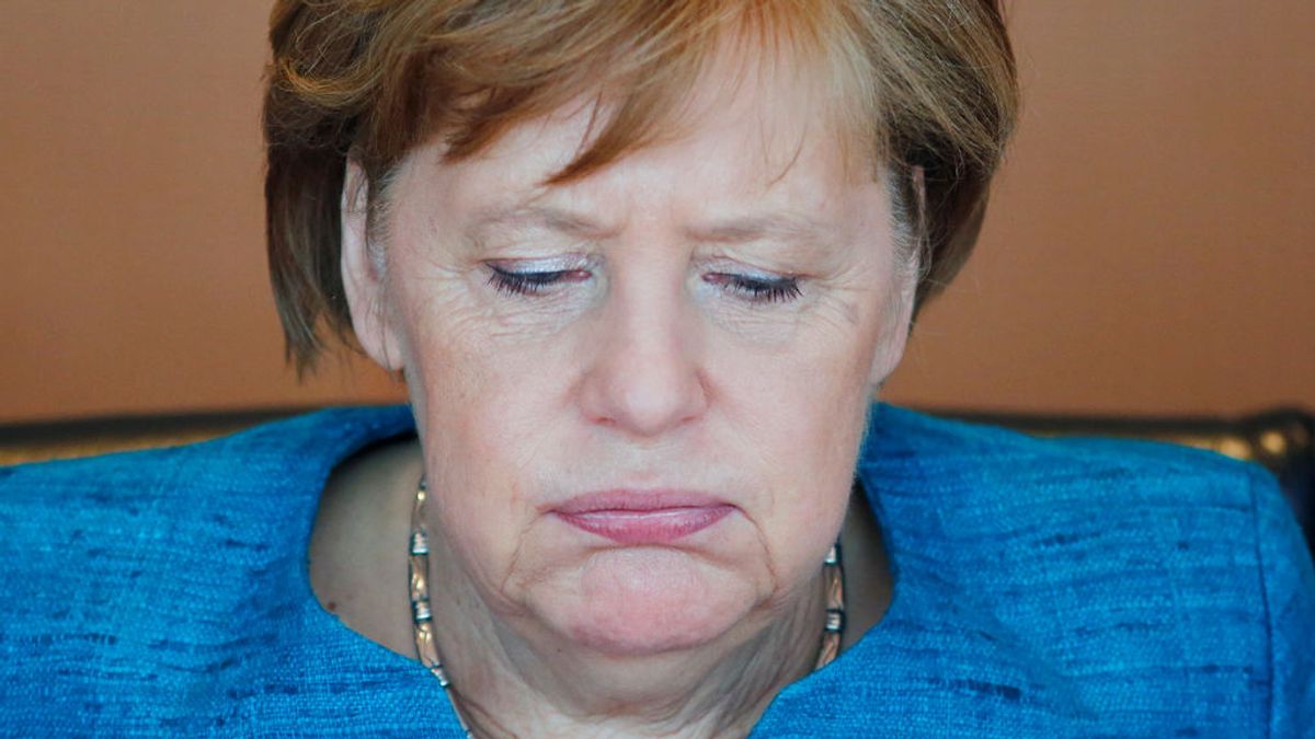 Merkel condena el "repugnante" ataque contra el autobús del Borussia Dortmund